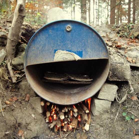 Idee für die Gruppenstunde: Ofenbau im Wald