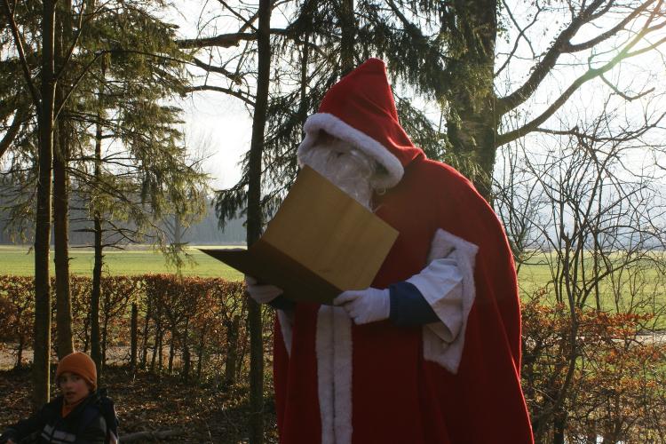 Samichlaus liest aus seinem Buch