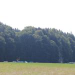 Lagerplatz Sense mit Zelten von der Ferne her gesehen