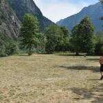 Platz in Richtung Süden fotografiert (ab Mitte Wiese des Vorherigen Bildes)